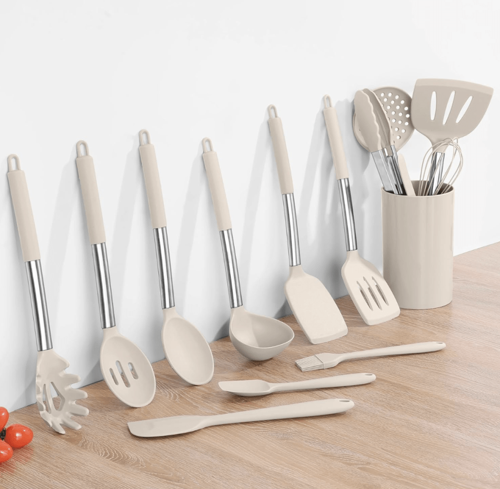 Travel cutlery with case for campus meals.